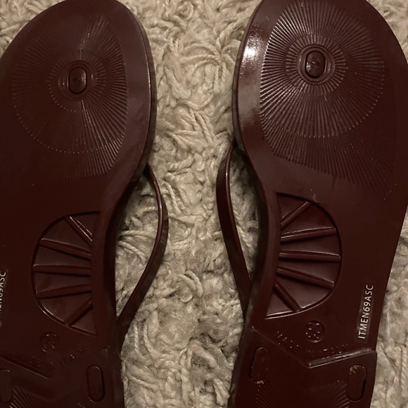 call Burberry thong sandals, size 9 burgundy women’s slightly worn - Picture 3 of 3